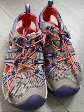 Teva Manatee Closed Toe Shoe 39